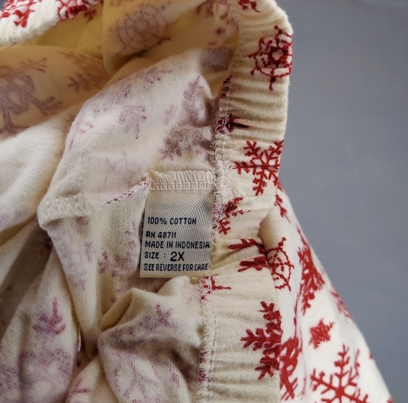 Old Navy Shorts Flannel Drawstring Elastic Waist Snowflake Cream Red Sleep 2X - Picture 3 of 4